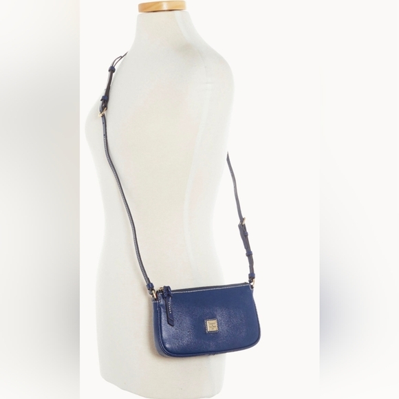 Dooney & Bourke Saffiano Lexi Crossbody Bqg Used Once Great Condition , Modern - Picture 2 of 7